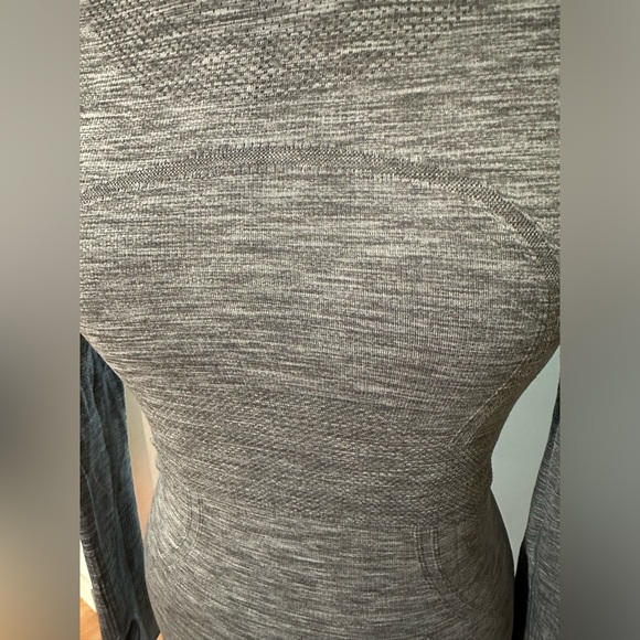 Lululemon Swift Tech tee - Picture 2 of 9